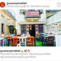 Das Foto wurde bei Güveç Zeytinyağlı Ev Yemekleri Cunda von mustafa İ. am 9/3/2017 aufgenommen