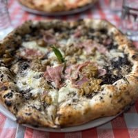 10/29/2022 tarihinde Blanca J.ziyaretçi tarafından La Leggenda Pizzeria'de çekilen fotoğraf