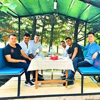 Das Foto wurde bei Yeni Palmiye Cafe &amp;amp; Restaurant von Ümit U. am 8/19/2019 aufgenommen