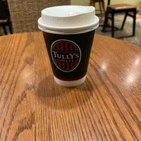 Photo taken at Tully&amp;#39;s Coffee by Onoric on 7/6/2022