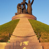Photo taken at Мемориальный парк &amp;quot;Победа&amp;quot; by Ümit U. on 8/13/2019