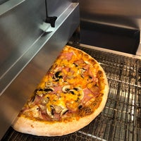 8/10/2020にAdrian L.がCorneli Pizzaで撮った写真