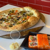 Foto tirada no(a) Corneli Pizza por Adrian L. em 8/10/2020