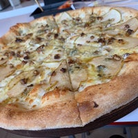 8/10/2020 tarihinde Adrian L.ziyaretçi tarafından Corneli Pizza'de çekilen fotoğraf