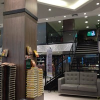 Foto tirada no(a) Saraiva MegaStore por Fang em 12/16/2012