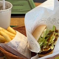 Photo taken at MOS Burger by たぁー on 3/16/2024
