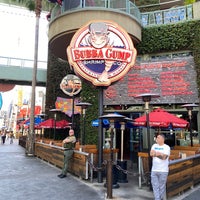 Photo taken at Bubba Gump Shrimp Co. by Mohamed A. on 3/25/2022
