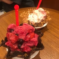 Photo taken at Cold Stone Creamery by Emiko U. on 10/26/2019