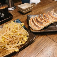 Photo taken at 肉汁餃子のダンダダン by u on 8/21/2021