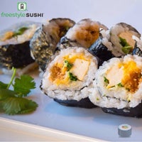 รูปภาพถ่ายที่ Freestyle Sushi โดย Justin J. เมื่อ 12/4/2013