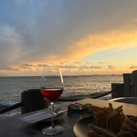 Photo taken at La Isla Beach Bar Restaurant by Nicolas on 11/19/2023