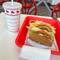 Photo taken at In-N-Out Burger by Mike F. on 9/30/2023