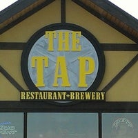 Foto tomada en The TAP Restaurant + Brewery  por Melissa P. el 3/21/2014