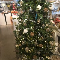 Photo taken at Crate &amp;amp; Barrel by C W. on 10/2/2018