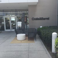 Photo taken at Crate &amp;amp; Barrel by C W. on 5/28/2018