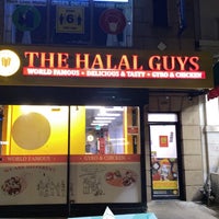 Foto scattata a The Halal Guys da Fahad il 11/25/2021