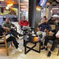 รูปภาพถ่ายที่ Robert&amp;#39;s Coffee โดย Çağdaş เมื่อ 10/25/2021