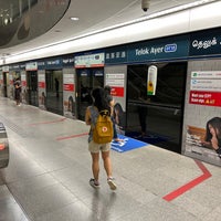 Photo taken at Telok Ayer MRT Station (DT18) by Stephen M. on 11/4/2022