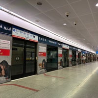 Photo taken at Telok Ayer MRT Station (DT18) by Stephen M. on 11/6/2022
