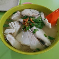 Photo taken at Han Kee Fish Soup by Yean Ching L. on 9/8/2021