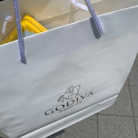 Photo taken at Godiva by ざっきー on 6/18/2021