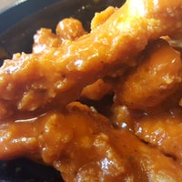 Photo taken at Zaxby&amp;#39;s Chicken Fingers &amp;amp; Buffalo Wings by Bastard on 5/24/2017