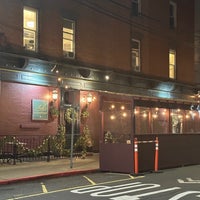 Foto diambil di Zack&amp;#39;s Oak Bar &amp;amp; Restaurant oleh Dan H. pada 12/10/2022