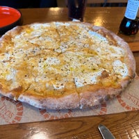 Foto tomada en Tino’s Artisan Pizza  por Dan H. el 11/20/2022