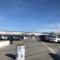 2/16/2020 tarihinde Ninya I.ziyaretçi tarafından San Jose Flea Market'de çekilen fotoğraf