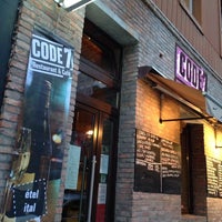 รูปภาพถ่ายที่ Code7 Restaurant &amp;amp; Cafe โดย Péter B. เมื่อ 11/4/2013