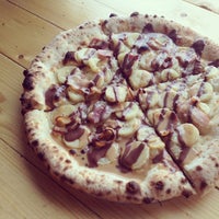 รูปภาพถ่ายที่ Wooden Paddle Pizza โดย Brianna C. เมื่อ 4/26/2014