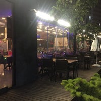Foto tirada no(a) Revzen Cafe Food &amp;amp; Restaurant por Erdal G. em 5/16/2017