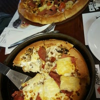 Photo taken at Pizza Hut by Gaëlle P. on 8/14/2016