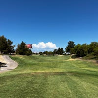 Foto scattata a Desert Pines Golf Club and Driving Range da Daniel B. il 7/16/2022