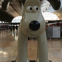 Photo taken at Gromit Unleashed Paddington Station by Ant B. on 8/30/2013