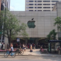 Photo taken at Apple North Michigan Avenue by Kenneth M. on 9/4/2017