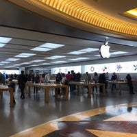 Photo taken at Apple Euroma2 by Luca G. on 12/17/2019