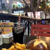 Photo taken at Johnny Rockets by M🐬 on 9/7/2019
