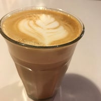 Das Foto wurde bei Evocation Coffee von Preston D. am 3/8/2018 aufgenommen