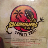 Foto tirada no(a) Salamanders Sports Grill por Jeff C. em 3/1/2014