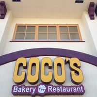 Foto tomada en Coco&amp;#39;s Bakery Restaurant  por Davin W. el 11/5/2012