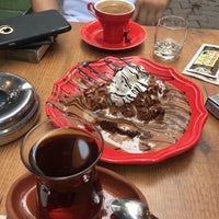 Foto diambil di Çikolata Mahzeni oleh Cemal pada 10/3/2020
