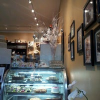 Foto scattata a Oak Mill Bakery and Cafe da Kelli P. il 12/15/2012