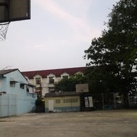 Photo taken at 970K Villeage Basketball Court by นวพล เ. on 11/4/2012