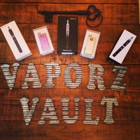 12/24/2015 tarihinde Vaporz Vault Vape Shopziyaretçi tarafından Vaporz Vault Vape Shop'de çekilen fotoğraf