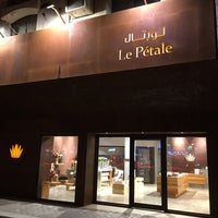 Photo taken at Le Pétale by ✈️💛💙Jujeta♊️🃏🍀 on 6/24/2017