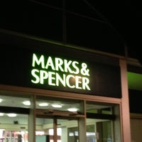 Das Foto wurde bei Marks &amp;amp; Spencer von Paul D. am 12/18/2012 aufgenommen