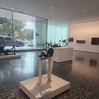 Foto diambil di Museum of Fine Arts Houston oleh Penny pada 12/2/2023