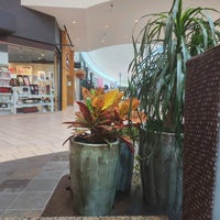รูปภาพถ่ายที่ Memorial City Mall โดย Penny เมื่อ 9/21/2022