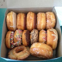 รูปภาพถ่ายที่ All Stars Donuts โดย Richard A. เมื่อ 6/7/2013